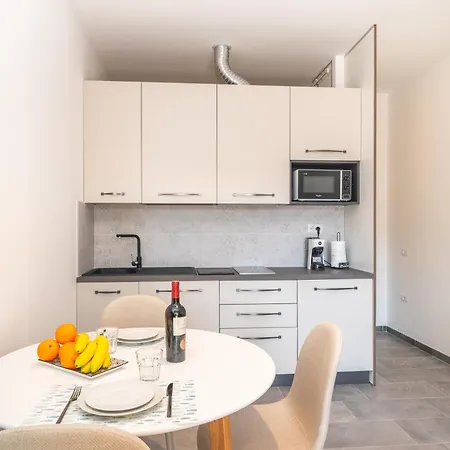 Isola 1 And 2 - Happy Apartment *